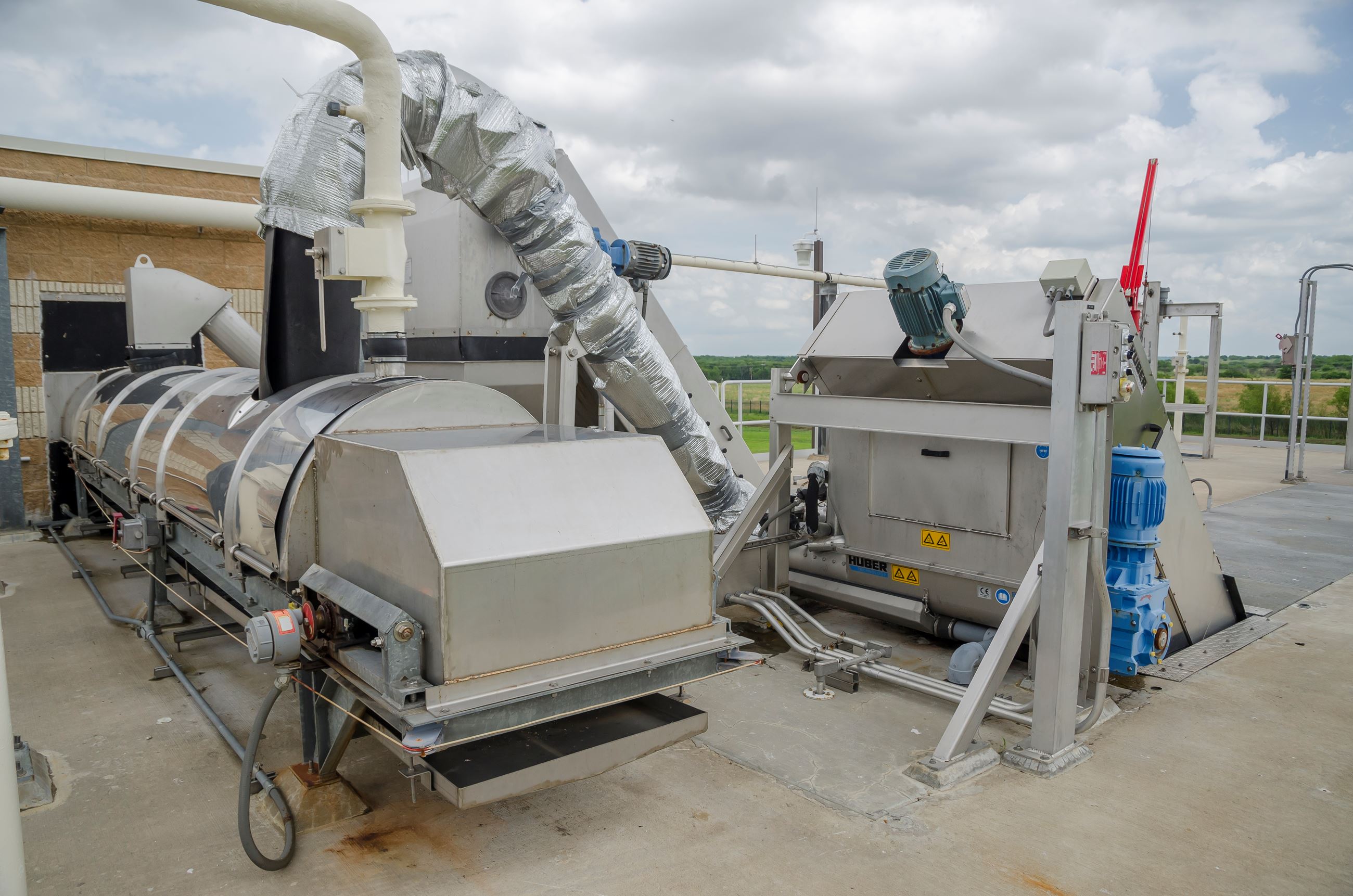 Preliminary treatment screens for wastewater